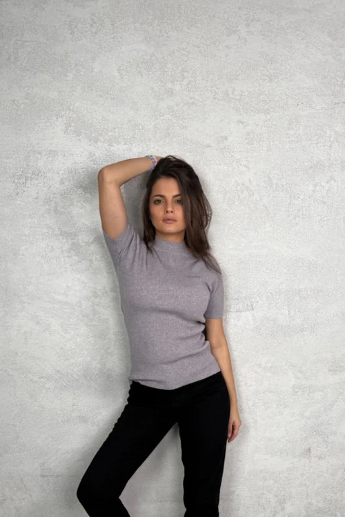 Ženska bluza sa kratkim rukavima i polo kragnom