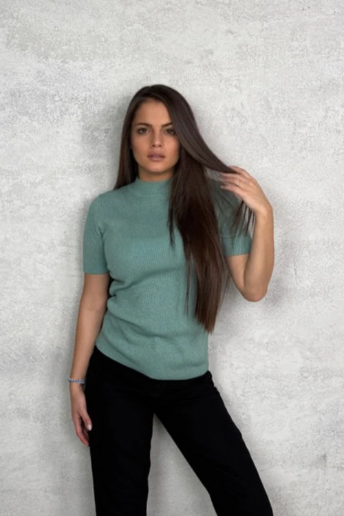 Ženska bluza sa kratkim rukavima i polo kragnom