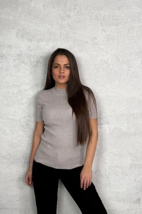 Ženska bluza sa kratkim rukavima i polo kragnom