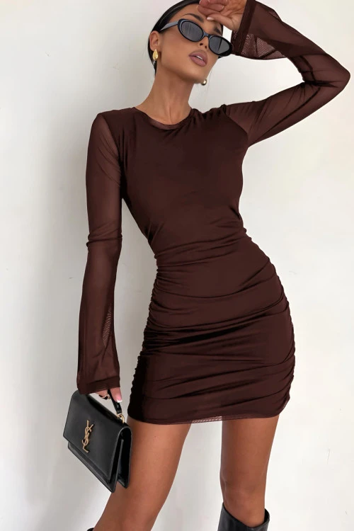 Ženska obleka s tilom na rokavih