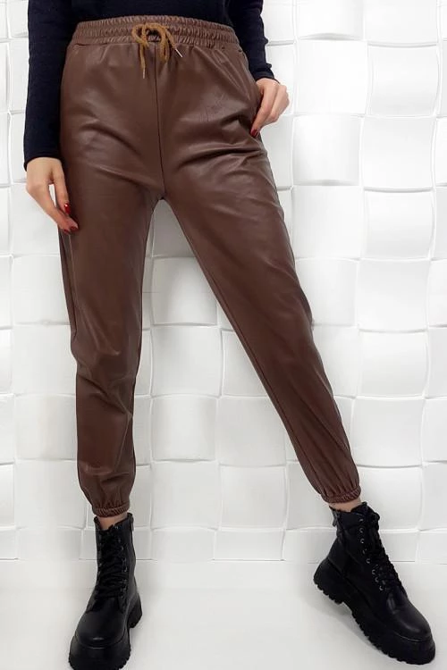 Ladies trousers with elasticated