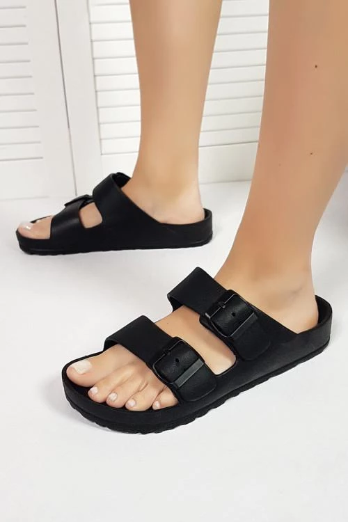 Casual sandals and slippers