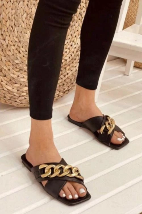 Casual sandals and slippers