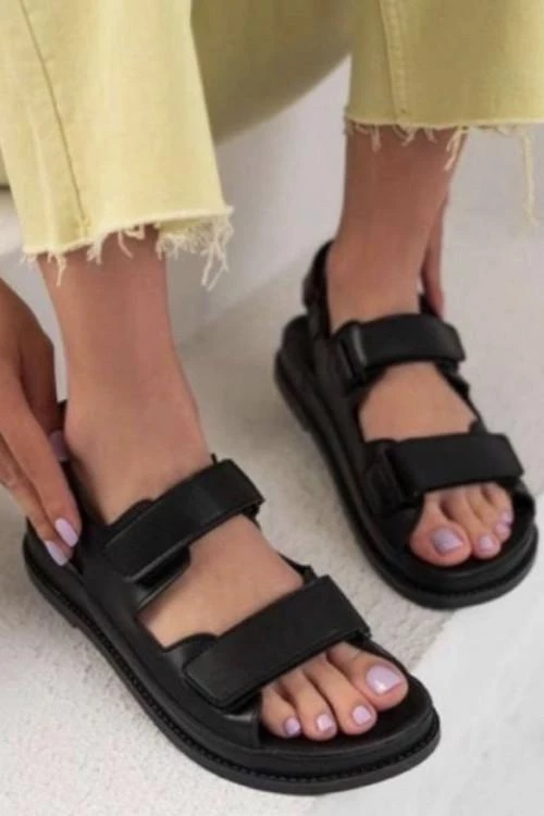 Casual sandals and slippers