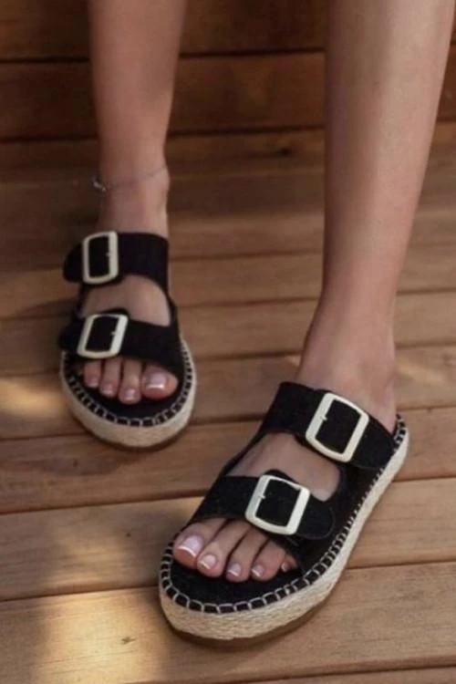 Casual sandals and slippers