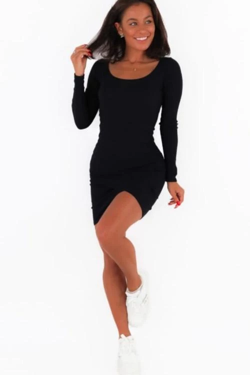 Ladies dress with long sleeves