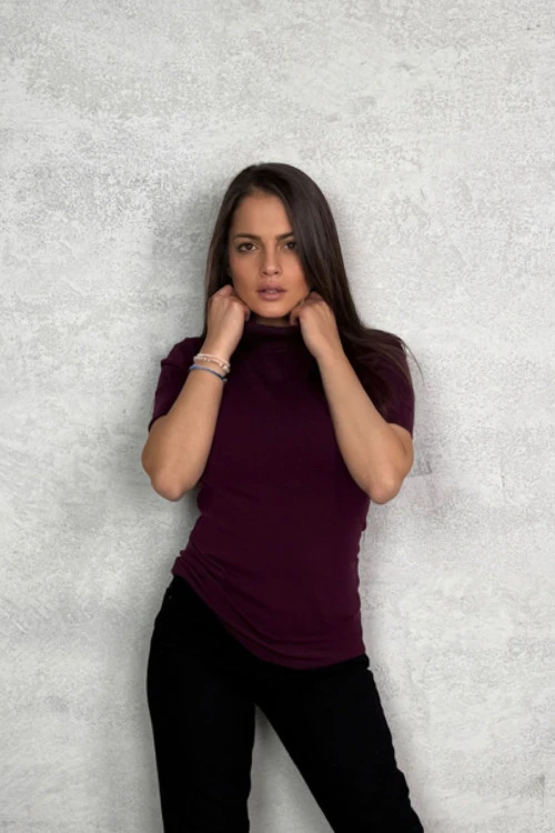 Ženska bluza sa kratkim rukavima i polo kragnom