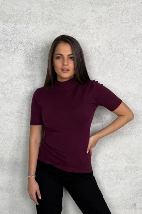 Ženska majica kratkih rukava i polovične kragne
