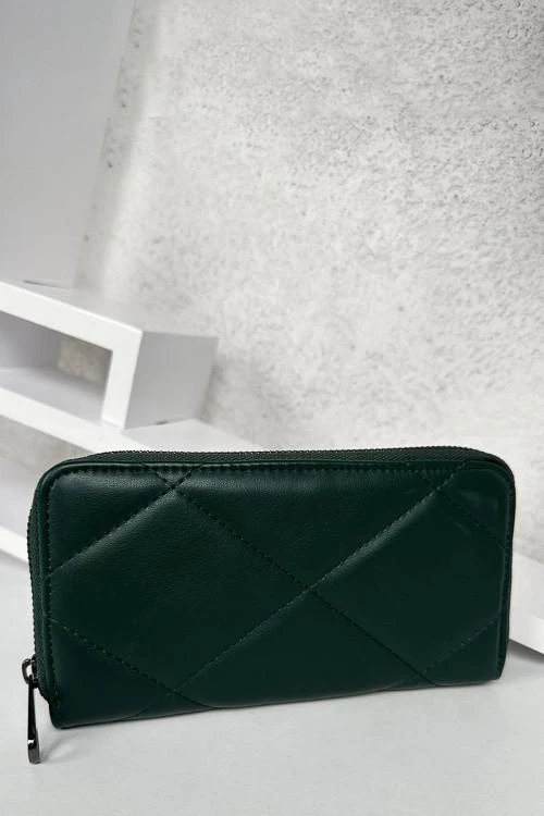 Women's wallet with a zipper