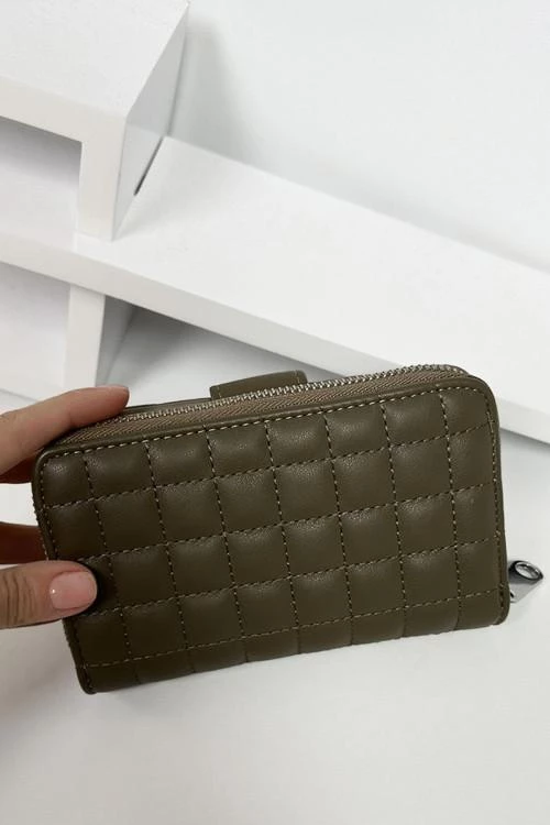 Women's wallet with a zipper and a tick-tock button