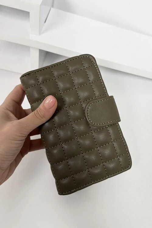 Women's wallet with a zipper and a tick-tock button