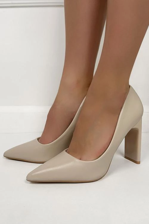 Women's elegant flat heel shoes