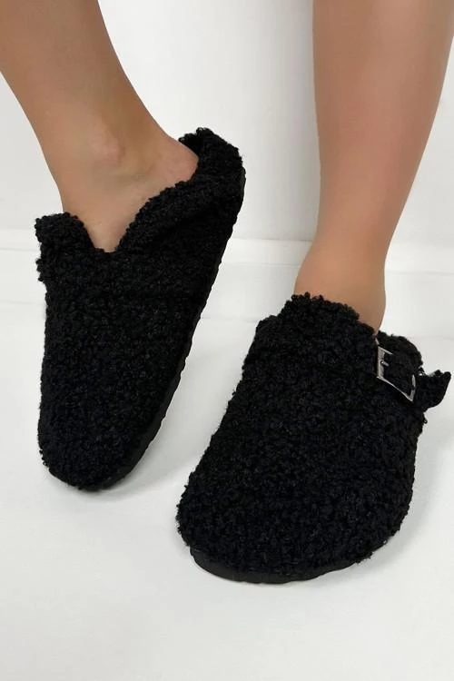 Women's slippers with buckle