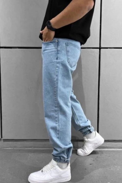 Men's jeans with a clean design