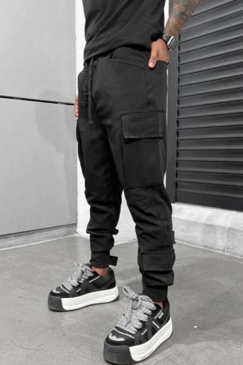 Men's trousers with pockets