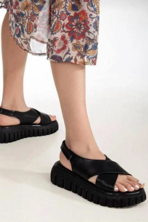 Casual sandals and slippers