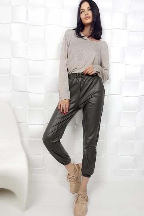 Ladies trousers with elasticated