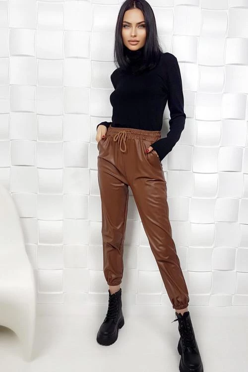 Ladies trousers with elasticated