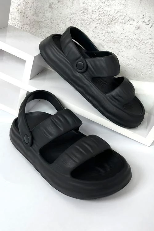 Casual sandals and slippers